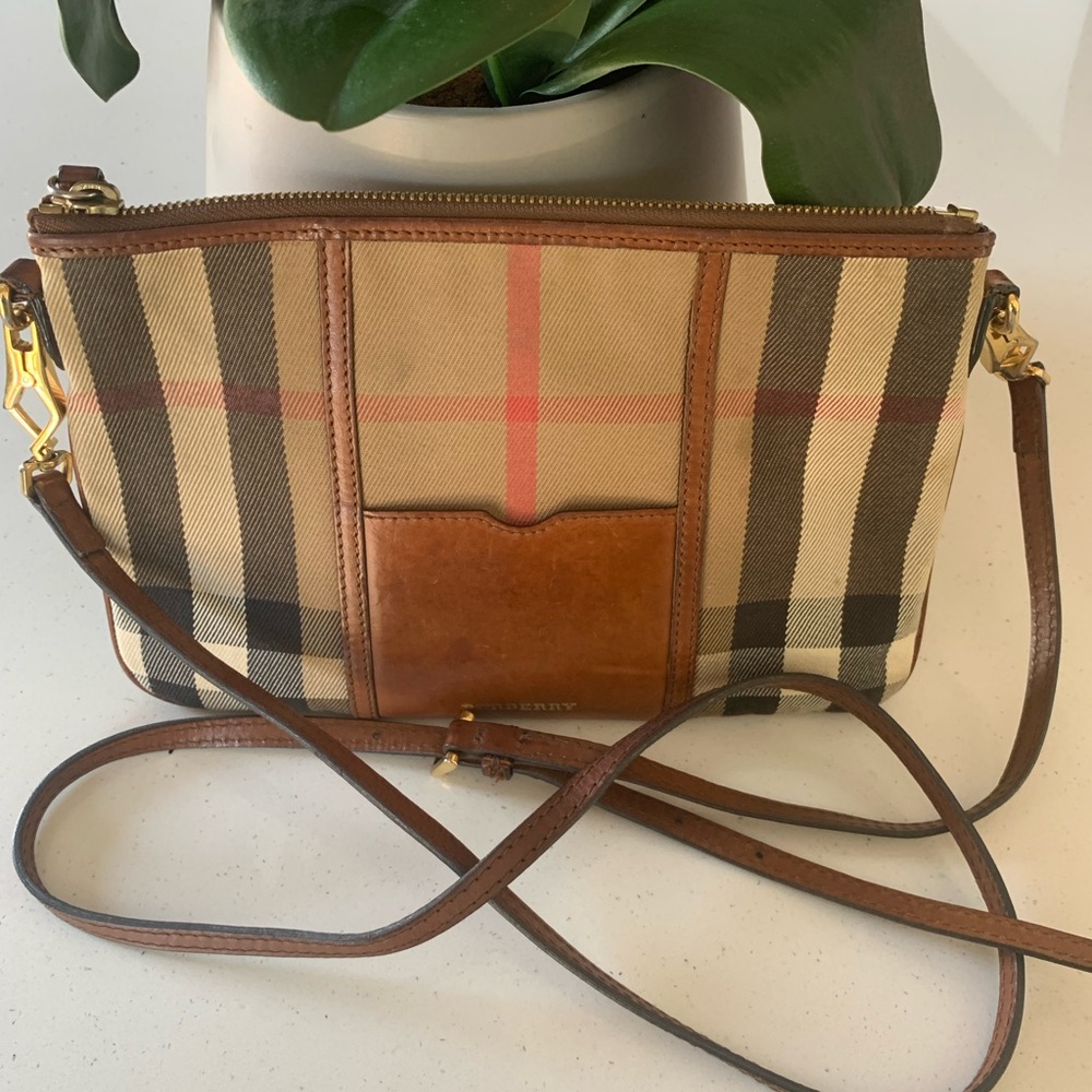 Burberry clutch